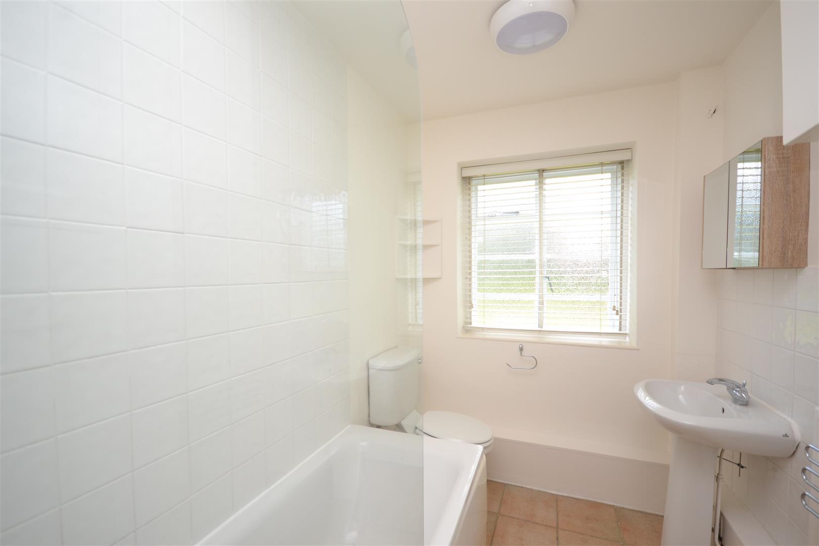 2 bedroom Ground Floor Flat to rent - Martyn Gerrard