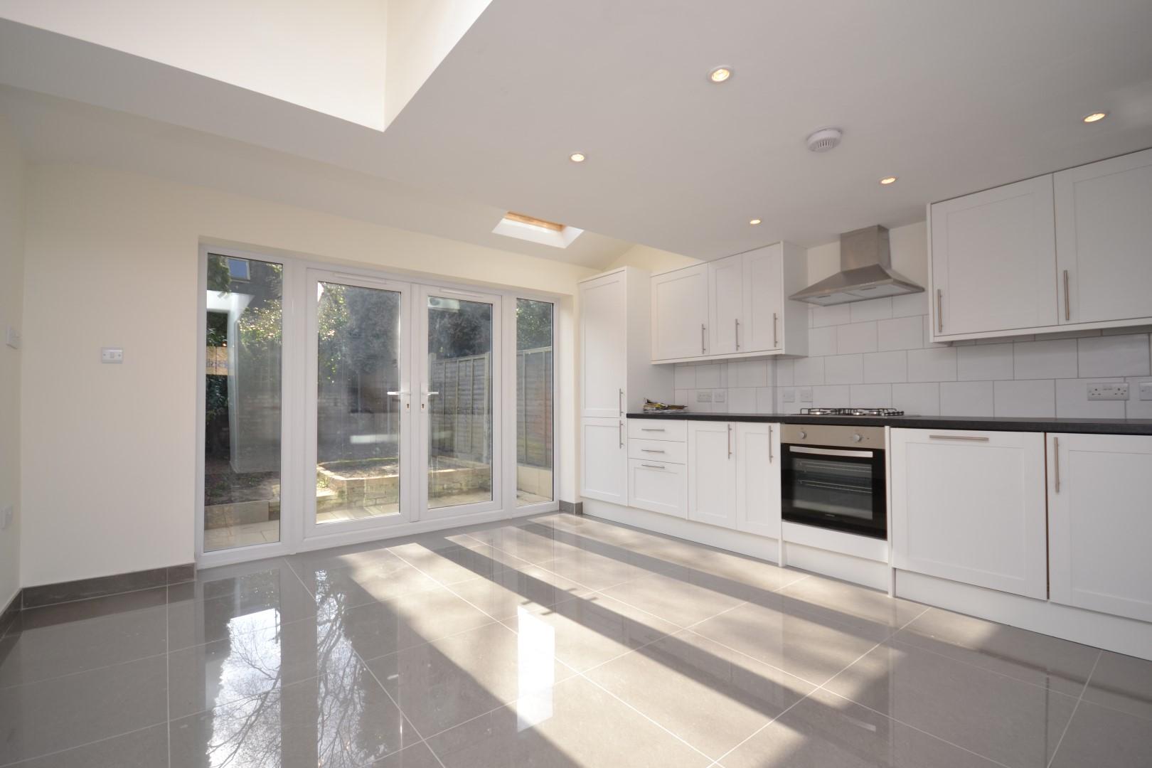 2 bedroom Apartment to rent - Martyn Gerrard