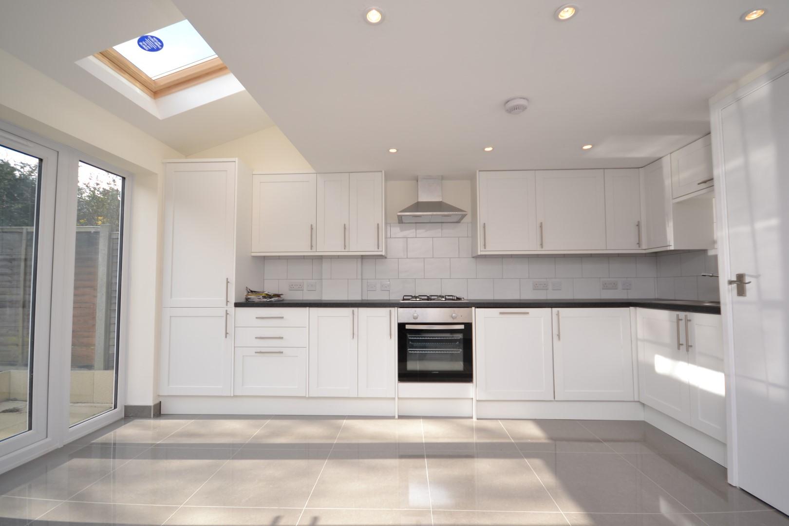 2 bedroom Apartment to rent - Martyn Gerrard