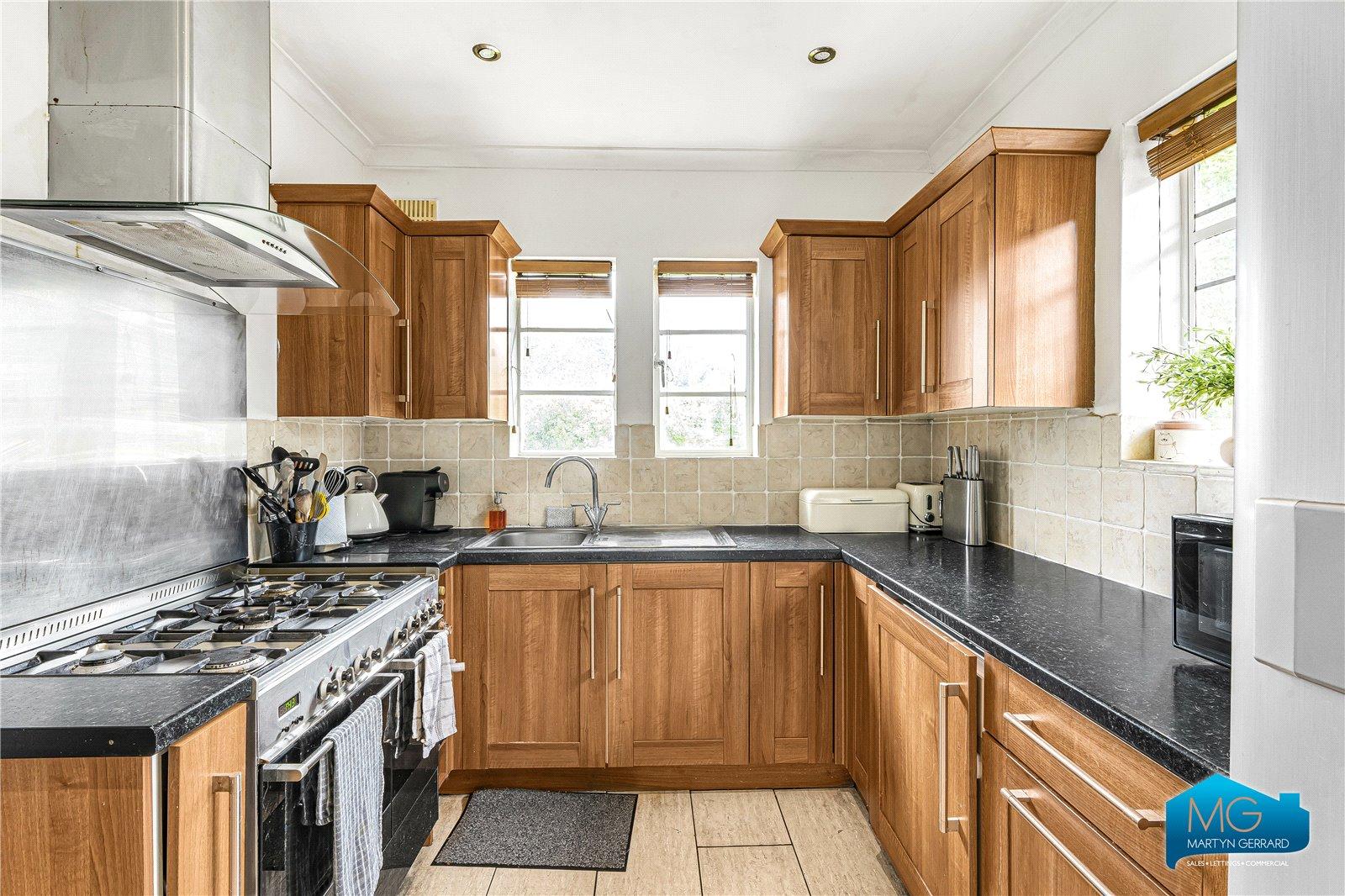 3 bedroom Apartment to rent - Martyn Gerrard