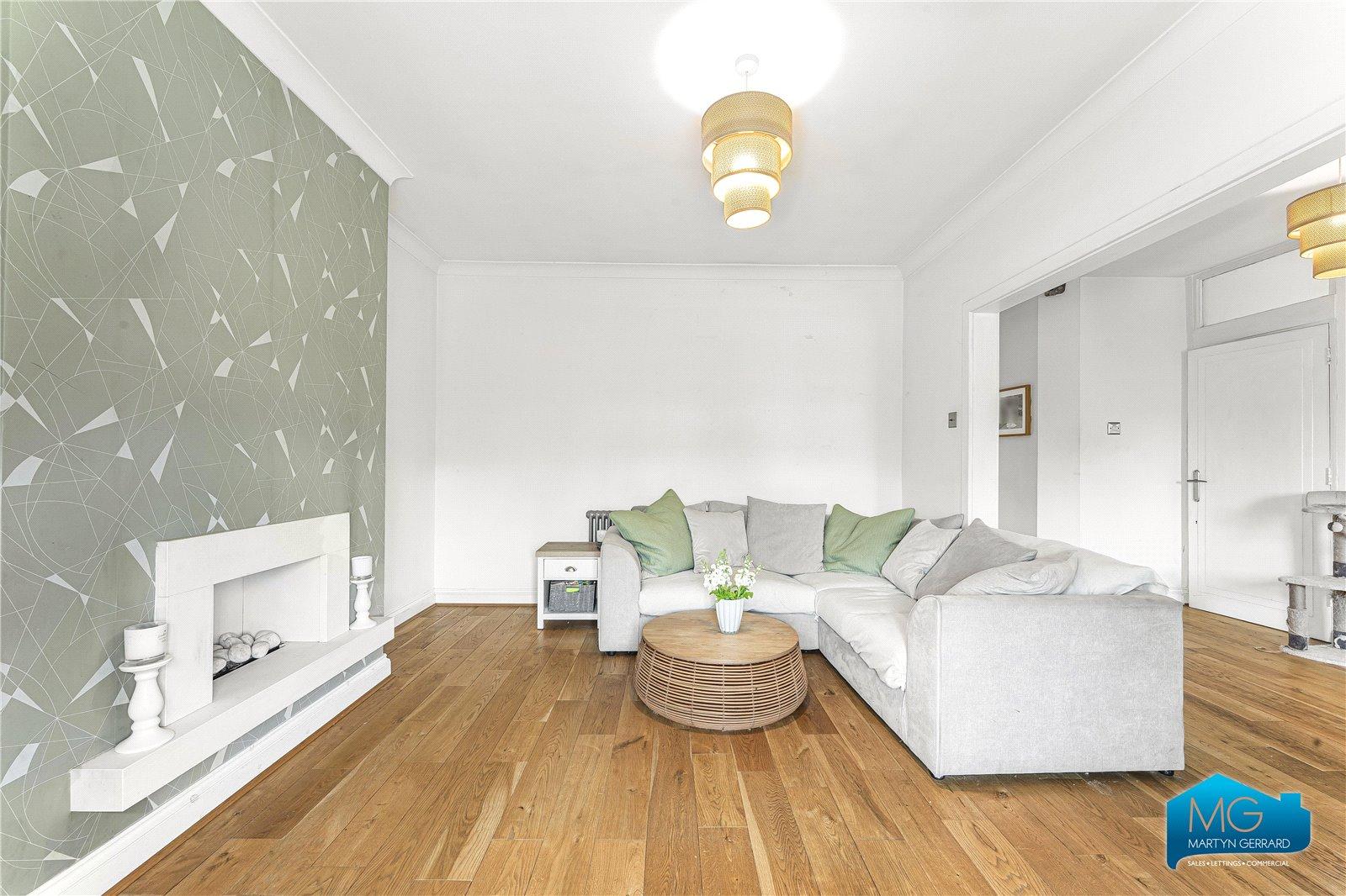 3 bedroom Apartment to rent - Martyn Gerrard