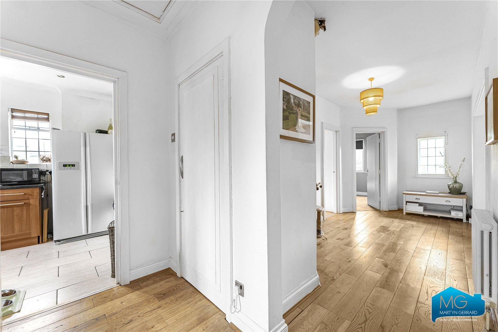3 bedroom Apartment to rent - Martyn Gerrard