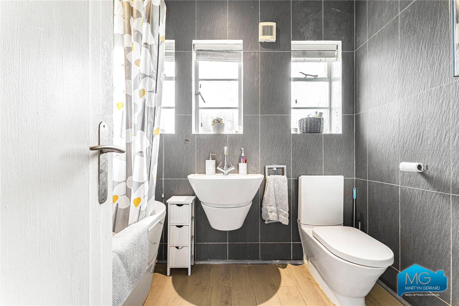 3 bedroom Apartment to rent - Martyn Gerrard