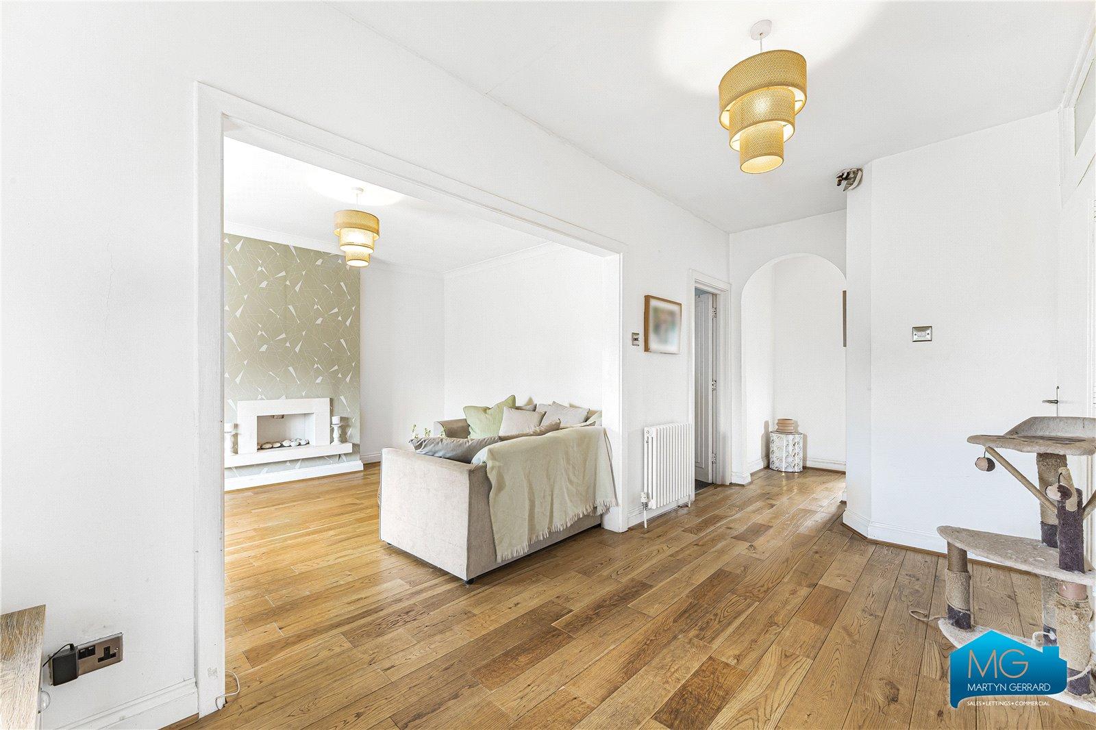3 bedroom Apartment to rent - Martyn Gerrard