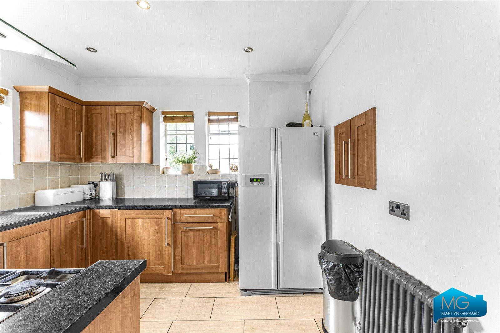 3 bedroom Apartment to rent - Martyn Gerrard
