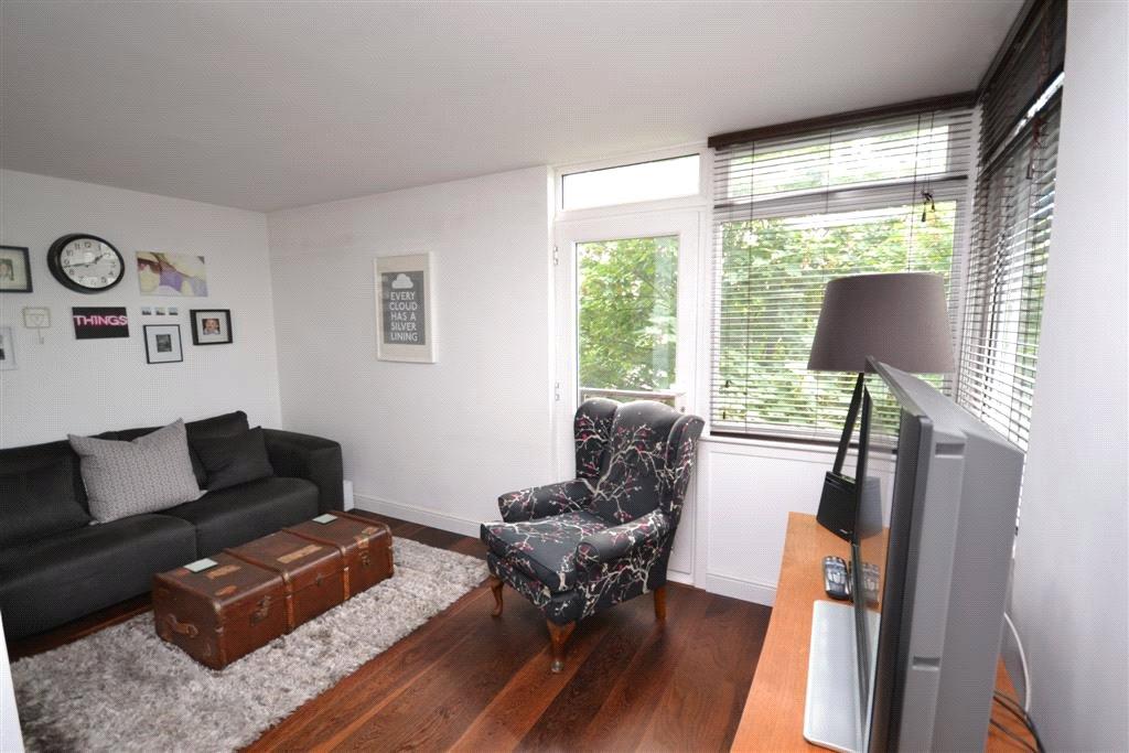 2 bedroom Apartment to rent + ' - Martyn Gerrard