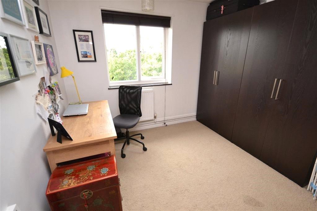 2 bedroom Apartment to rent - Martyn Gerrard