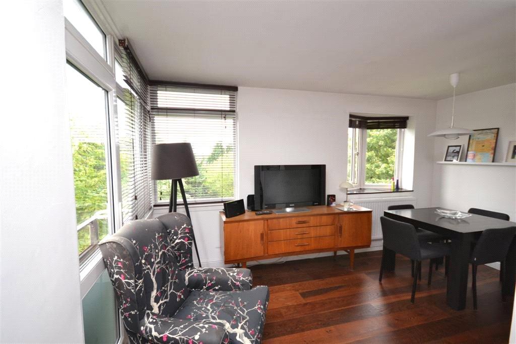 2 bedroom Apartment to rent - Martyn Gerrard