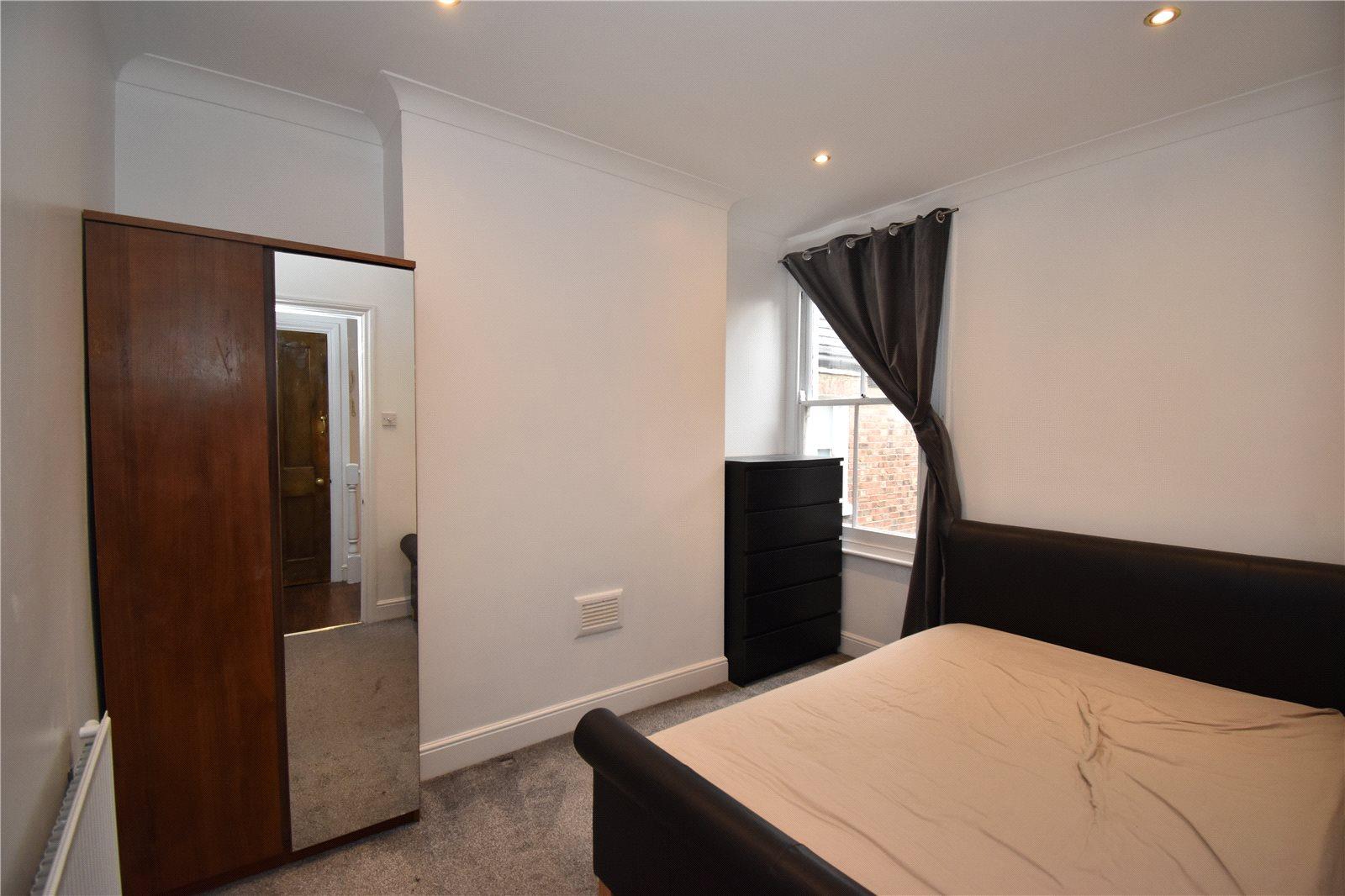 2 bedroom Apartment to rent - Martyn Gerrard