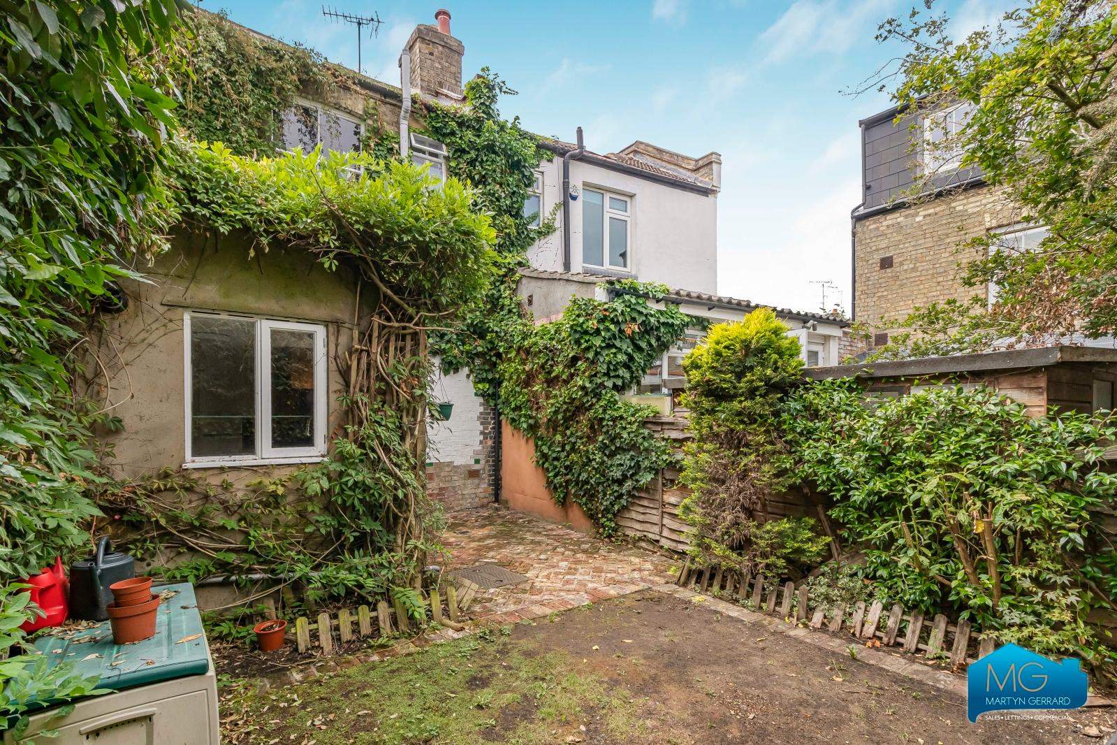 2 bedroom Terraced House to rent - Martyn Gerrard