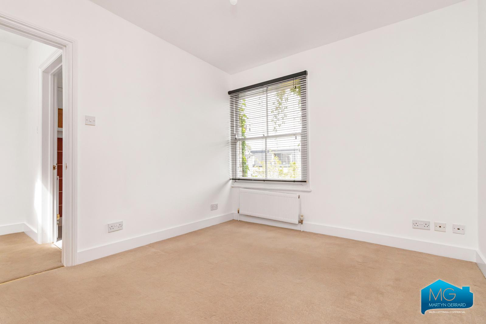 2 bedroom Terraced House to rent - Martyn Gerrard