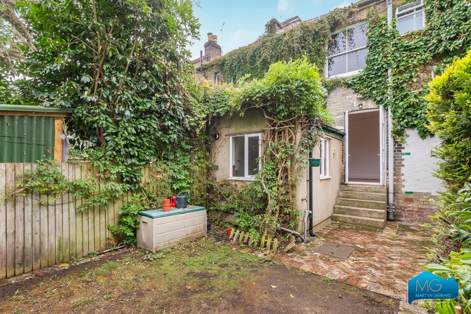 2 bedroom Terraced House to rent - Martyn Gerrard