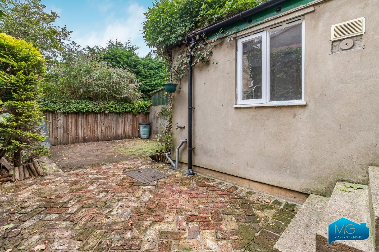2 bedroom Terraced House to rent - Martyn Gerrard
