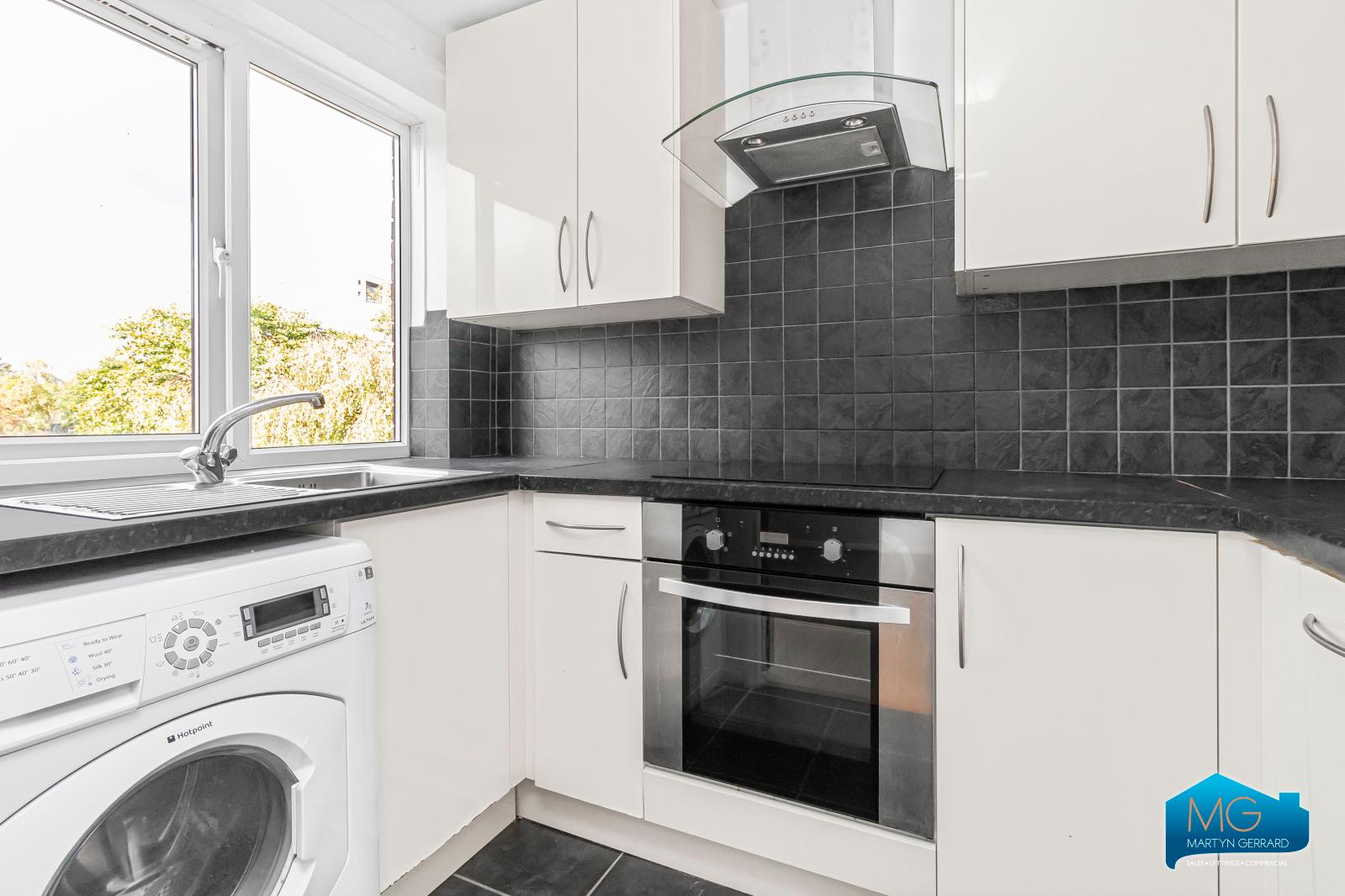 2 bedroom Apartment to rent - Martyn Gerrard