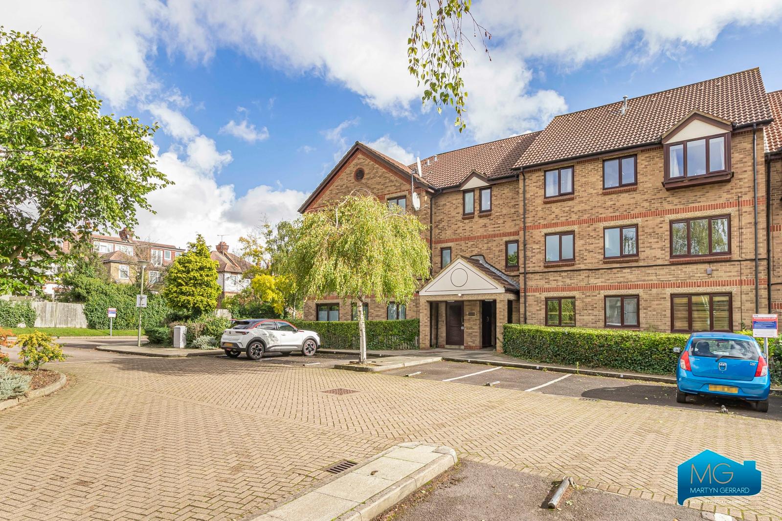 2 bedroom Apartment to rent - Martyn Gerrard