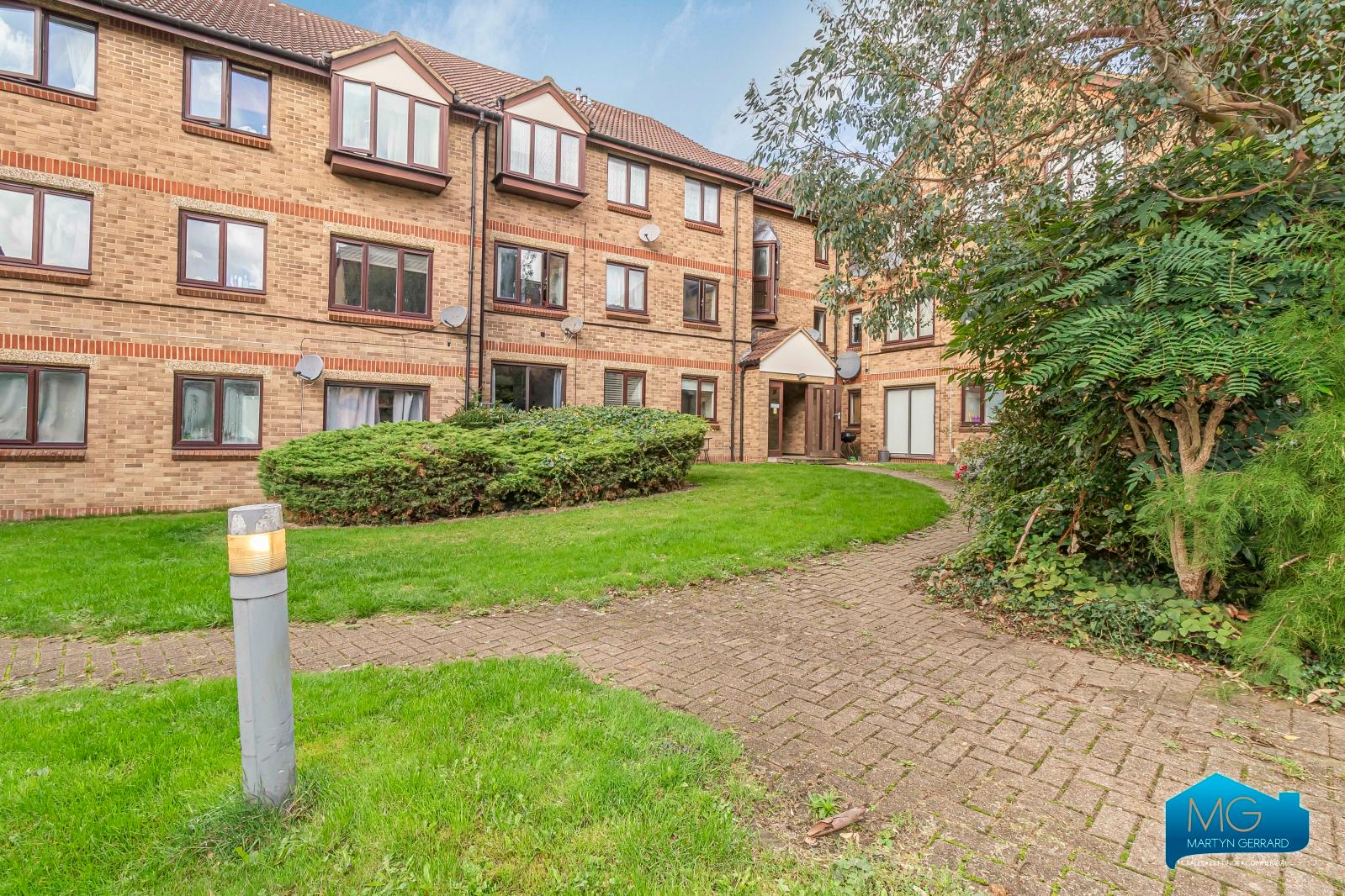 2 bedroom Apartment to rent - Martyn Gerrard