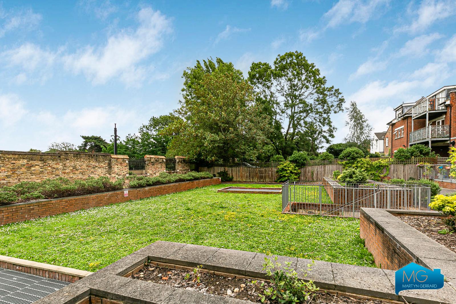 2 bedroom Apartment to rent - Martyn Gerrard