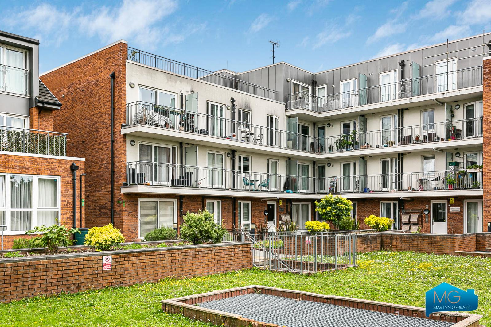 2 bedroom Apartment to rent - Martyn Gerrard