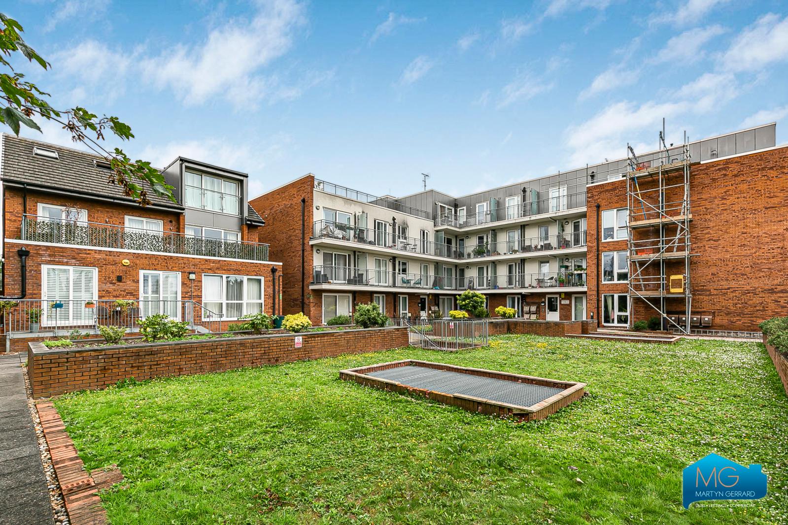 2 bedroom Apartment to rent - Martyn Gerrard