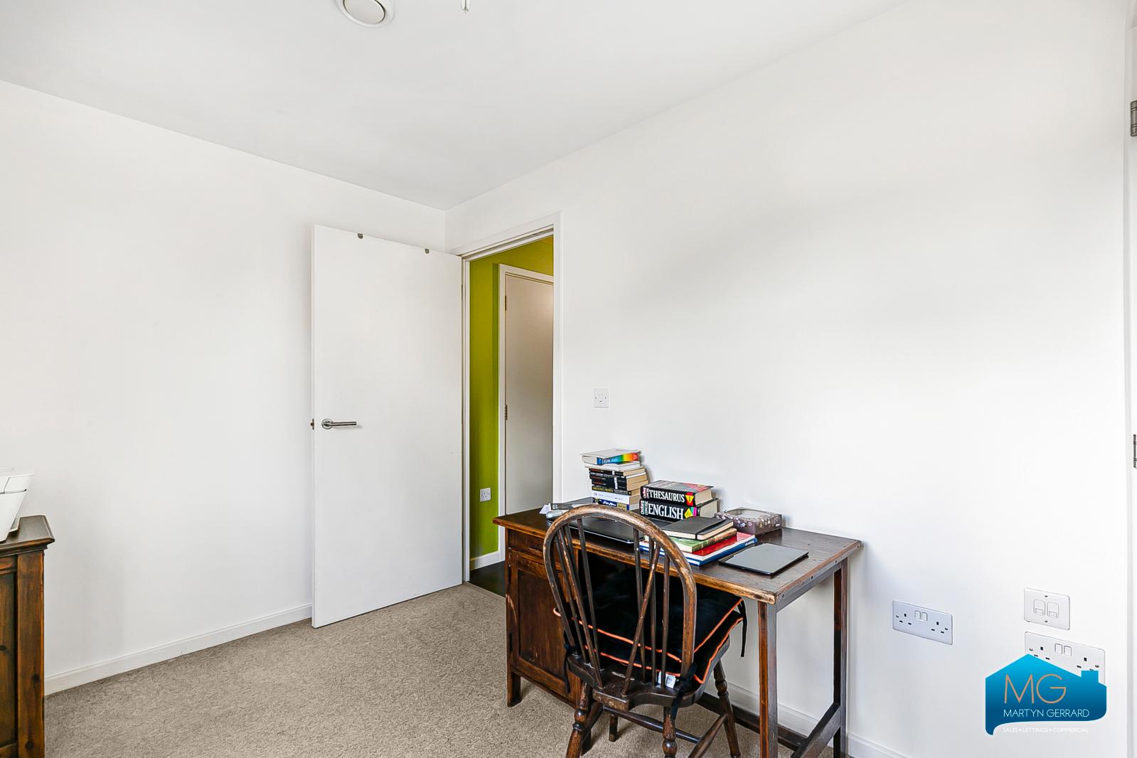 2 bedroom Apartment to rent - Martyn Gerrard