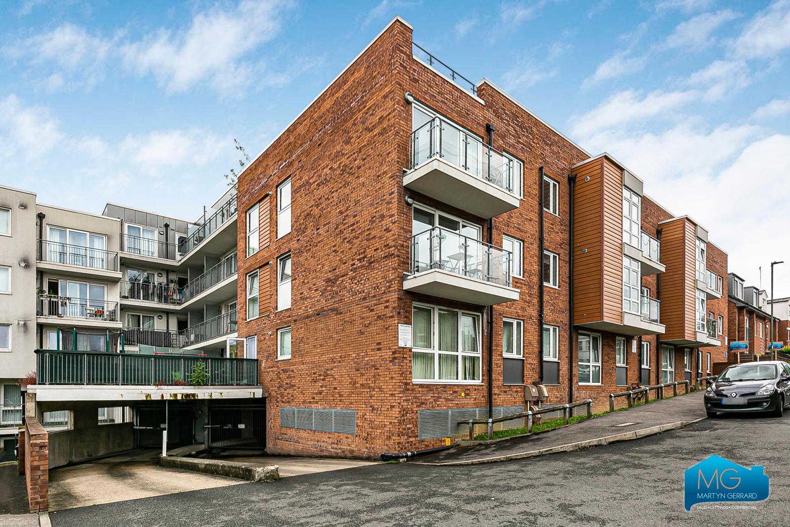 2 bedroom Apartment to rent - Martyn Gerrard