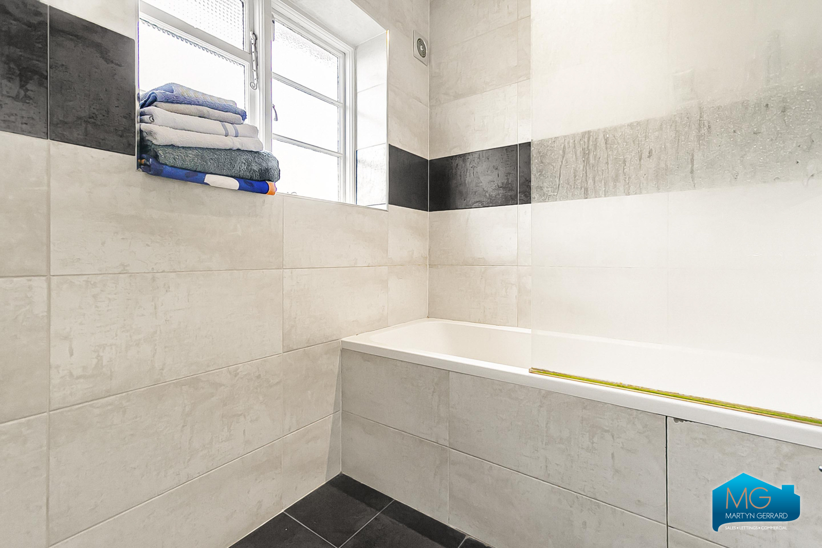 2 bedroom Apartment to rent - Martyn Gerrard