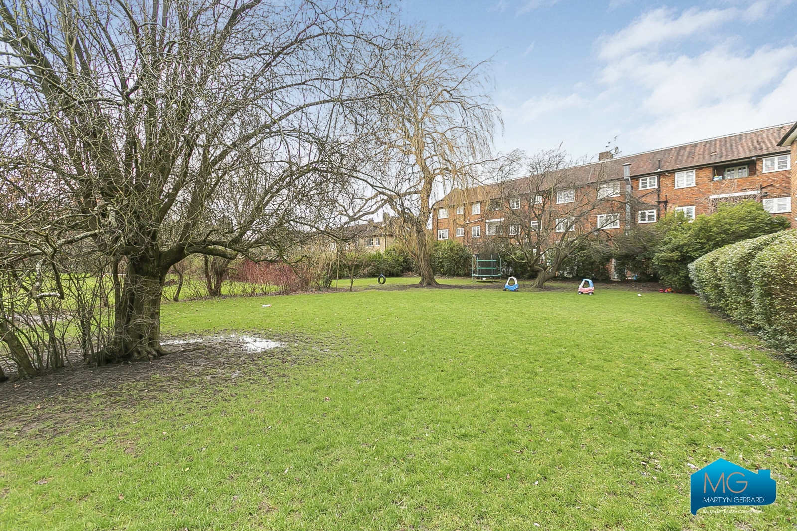 2 bedroom Apartment to rent - Martyn Gerrard