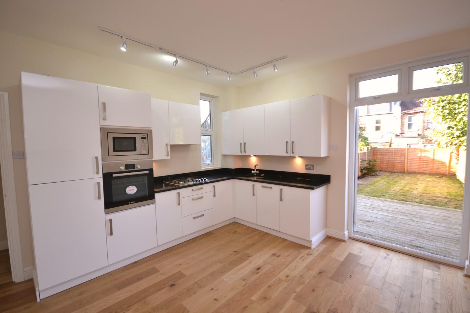 2 bedroom Ground Floor Flat to rent - Martyn Gerrard