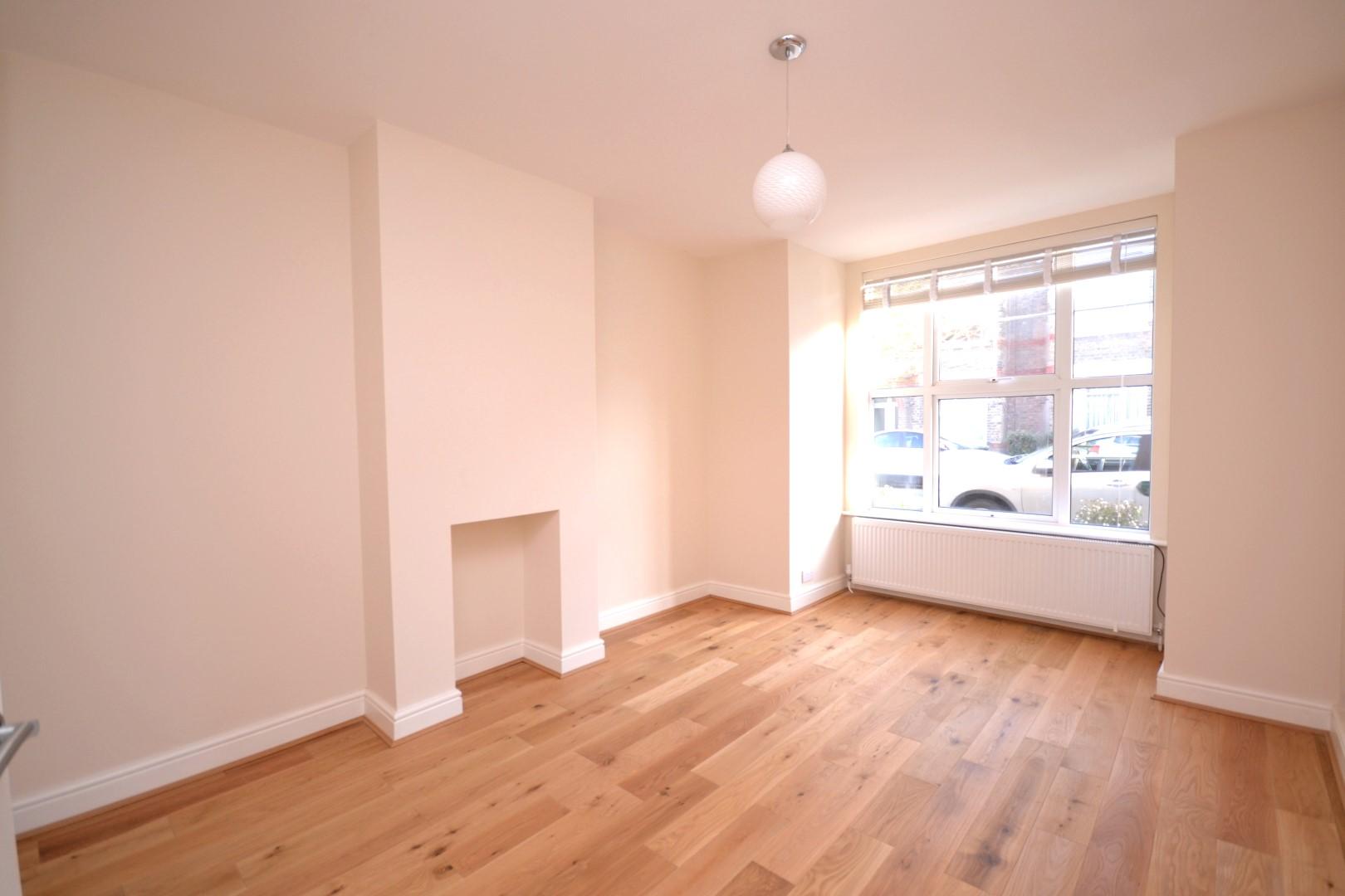 2 bedroom Ground Floor Flat to rent - Martyn Gerrard