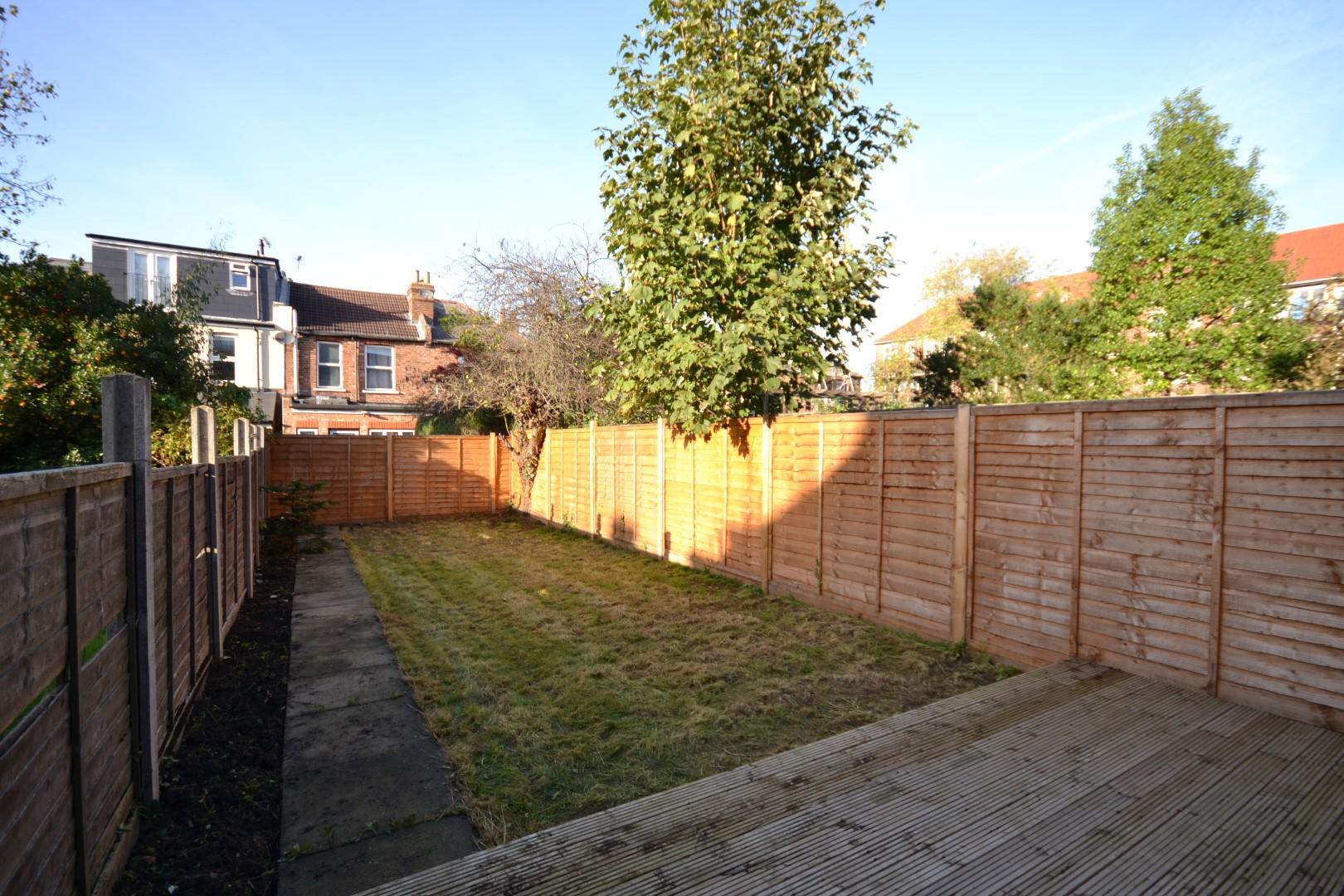 2 bedroom Ground Floor Flat to rent - Martyn Gerrard