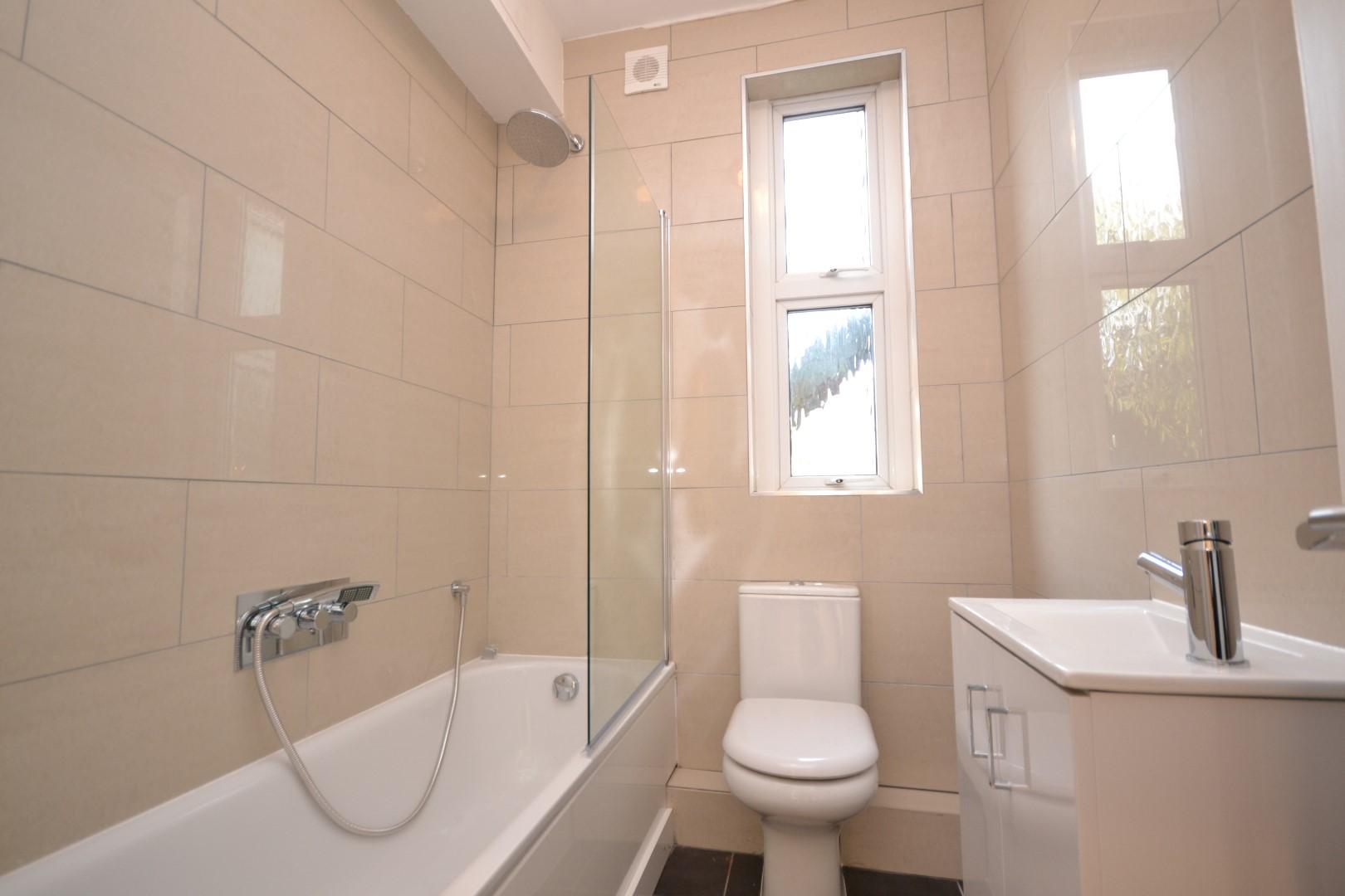 2 bedroom Ground Floor Flat to rent - Martyn Gerrard