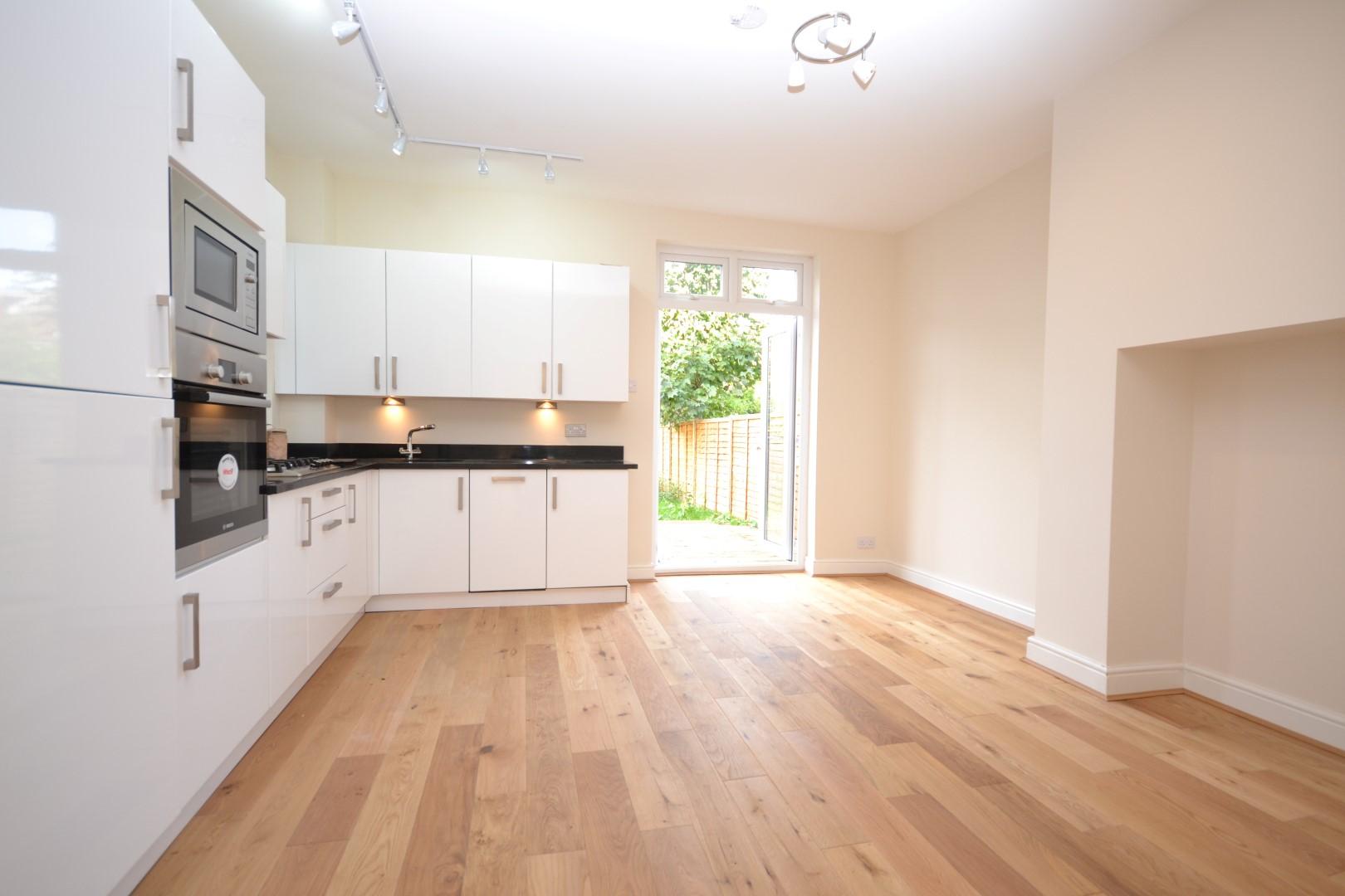 2 bedroom Ground Floor Flat to rent - Martyn Gerrard
