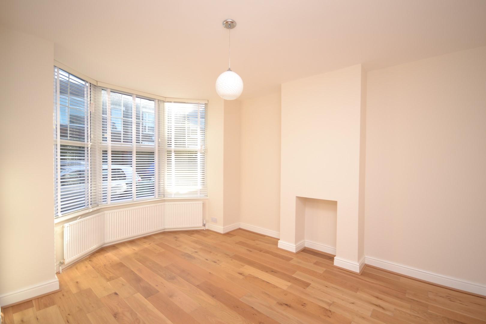 2 bedroom Ground Floor Flat to rent - Martyn Gerrard