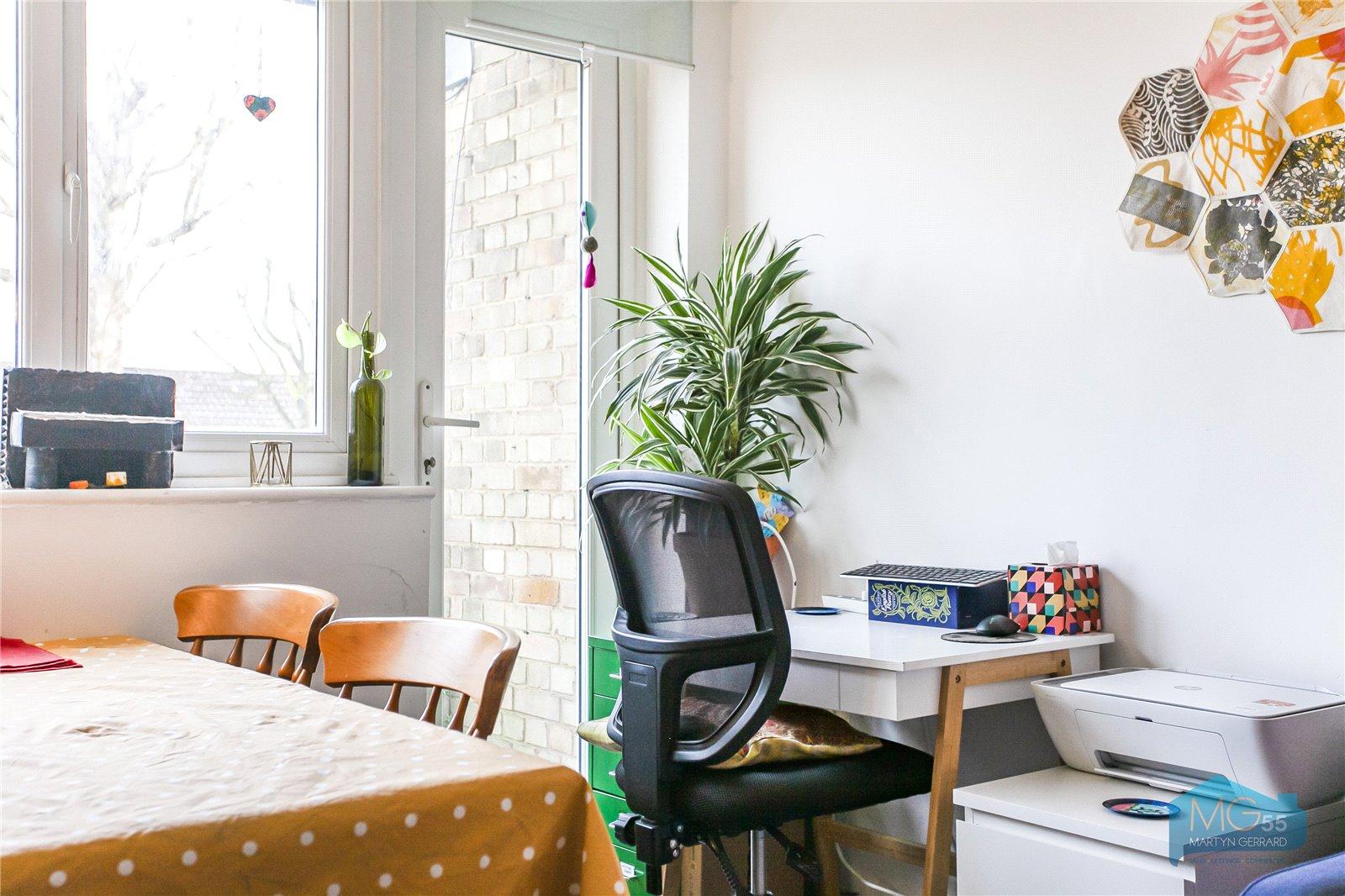 2 bedroom Apartment to rent - Martyn Gerrard
