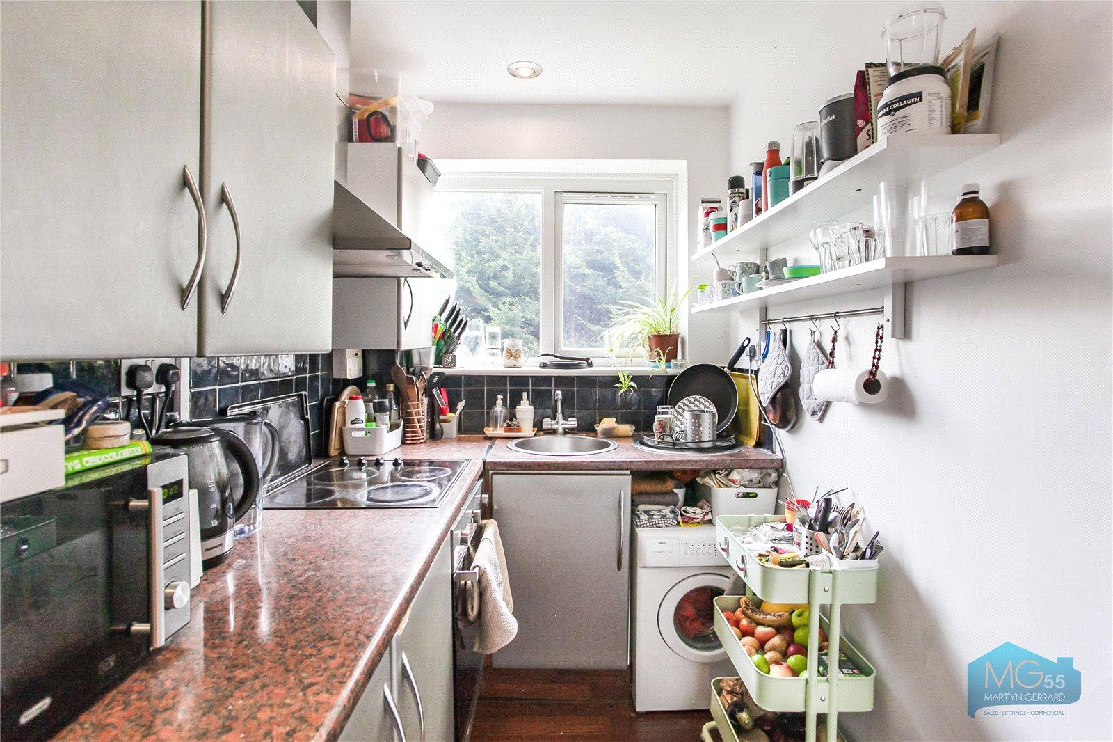 2 bedroom Apartment to rent + ' - Martyn Gerrard