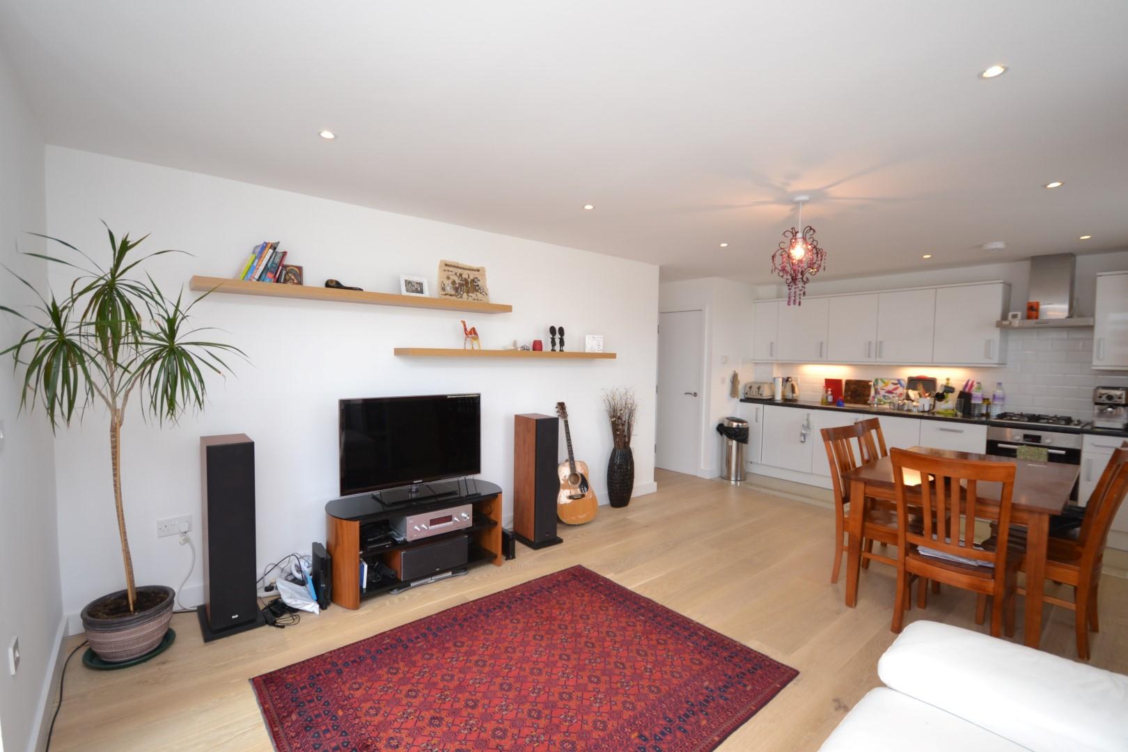 3 bedroom Apartment to rent - Martyn Gerrard