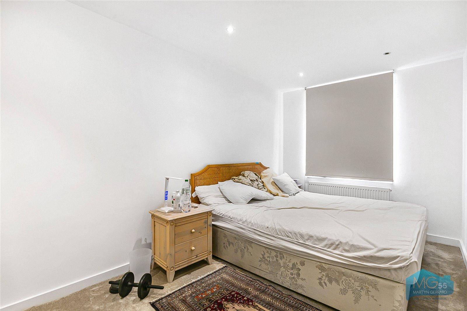 2 bedroom Apartment to rent - Martyn Gerrard