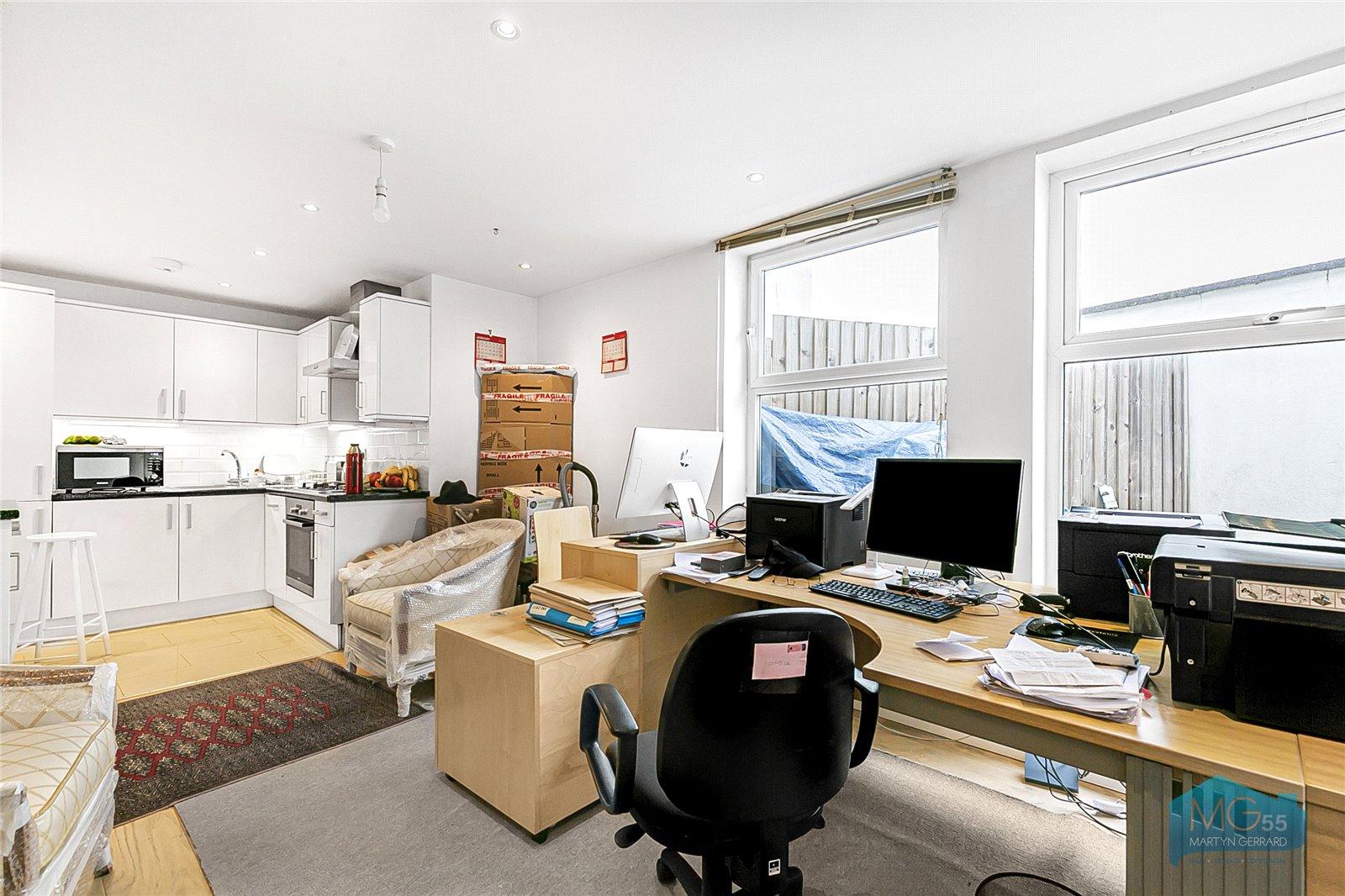 2 bedroom Apartment to rent - Martyn Gerrard