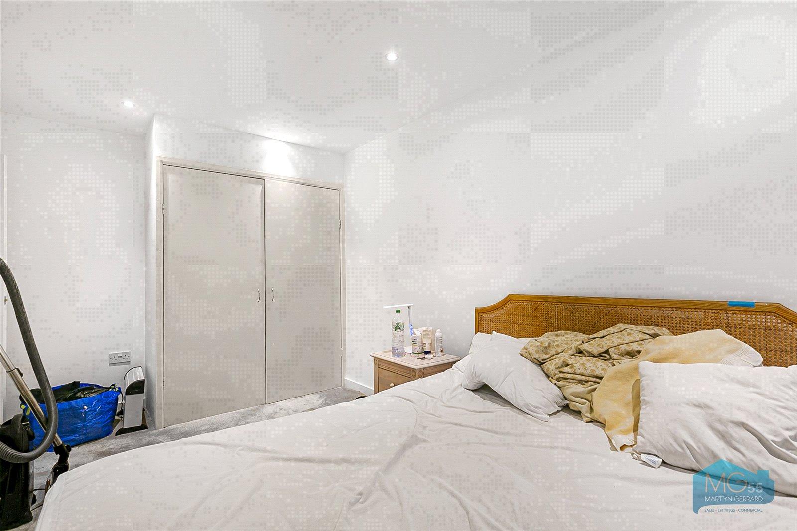 2 bedroom Apartment to rent - Martyn Gerrard