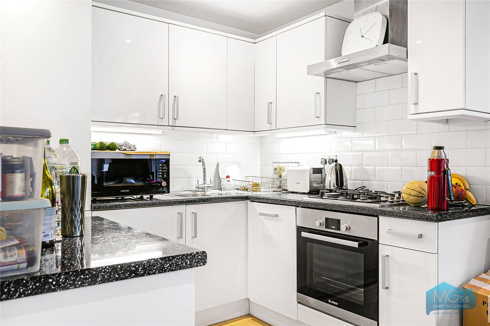 2 bedroom Apartment to rent - Martyn Gerrard