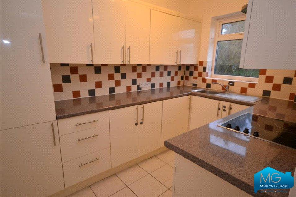 2 bedroom Ground Floor Flat to rent - Martyn Gerrard