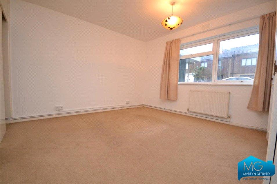 2 bedroom Ground Floor Flat to rent - Martyn Gerrard