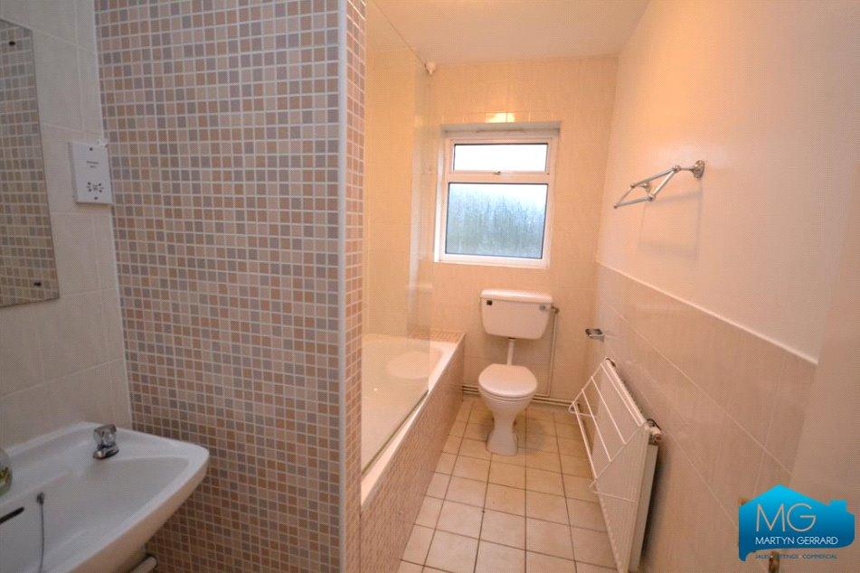 2 bedroom Ground Floor Flat to rent - Martyn Gerrard