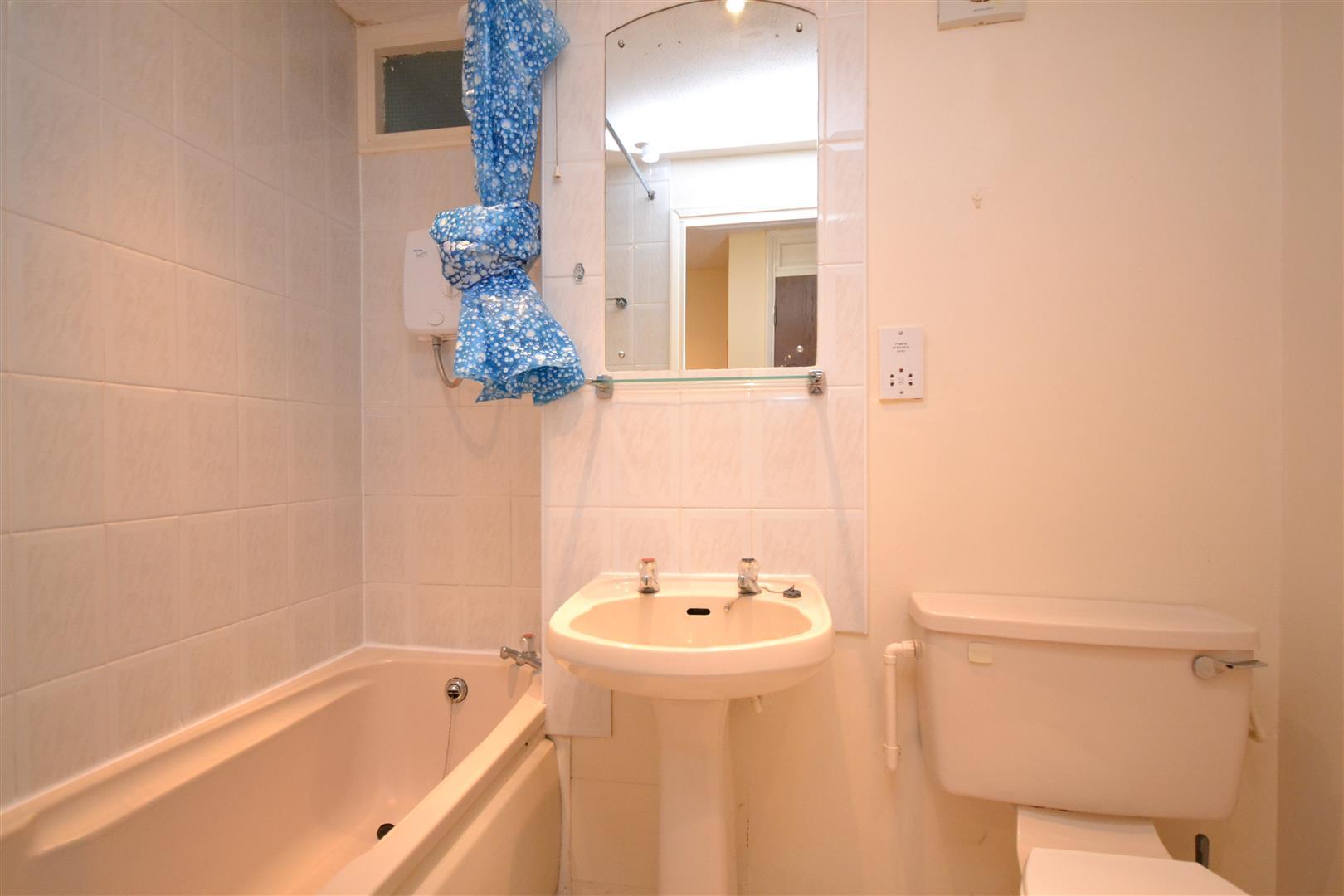 2 bedroom Apartment to rent - Martyn Gerrard