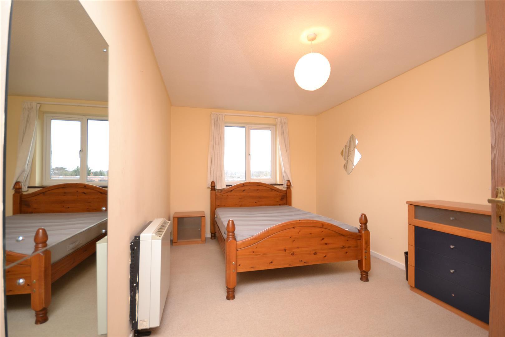 2 bedroom Apartment to rent - Martyn Gerrard