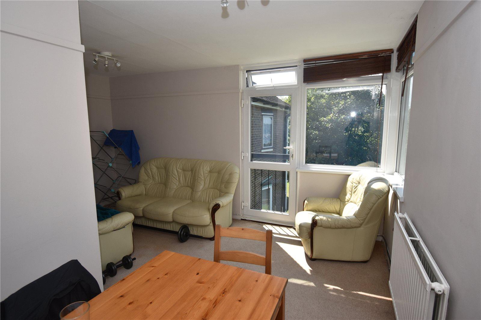 2 bedroom Apartment to rent - Martyn Gerrard