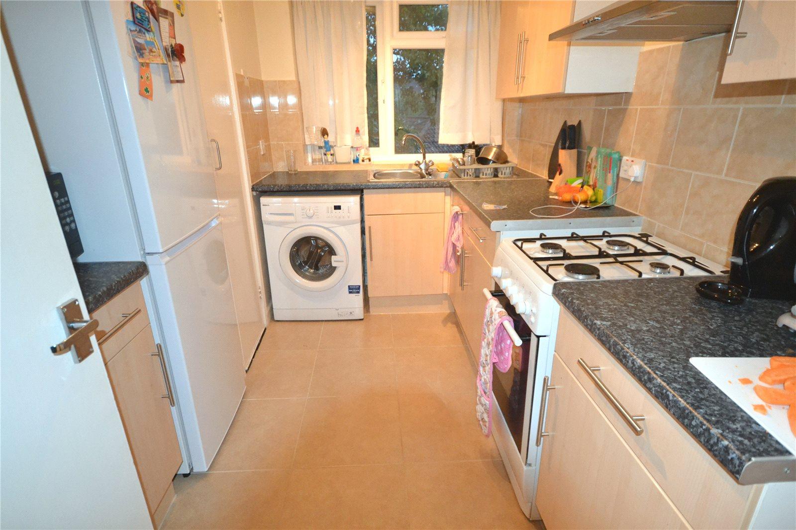 2 bedroom Apartment to rent - Martyn Gerrard