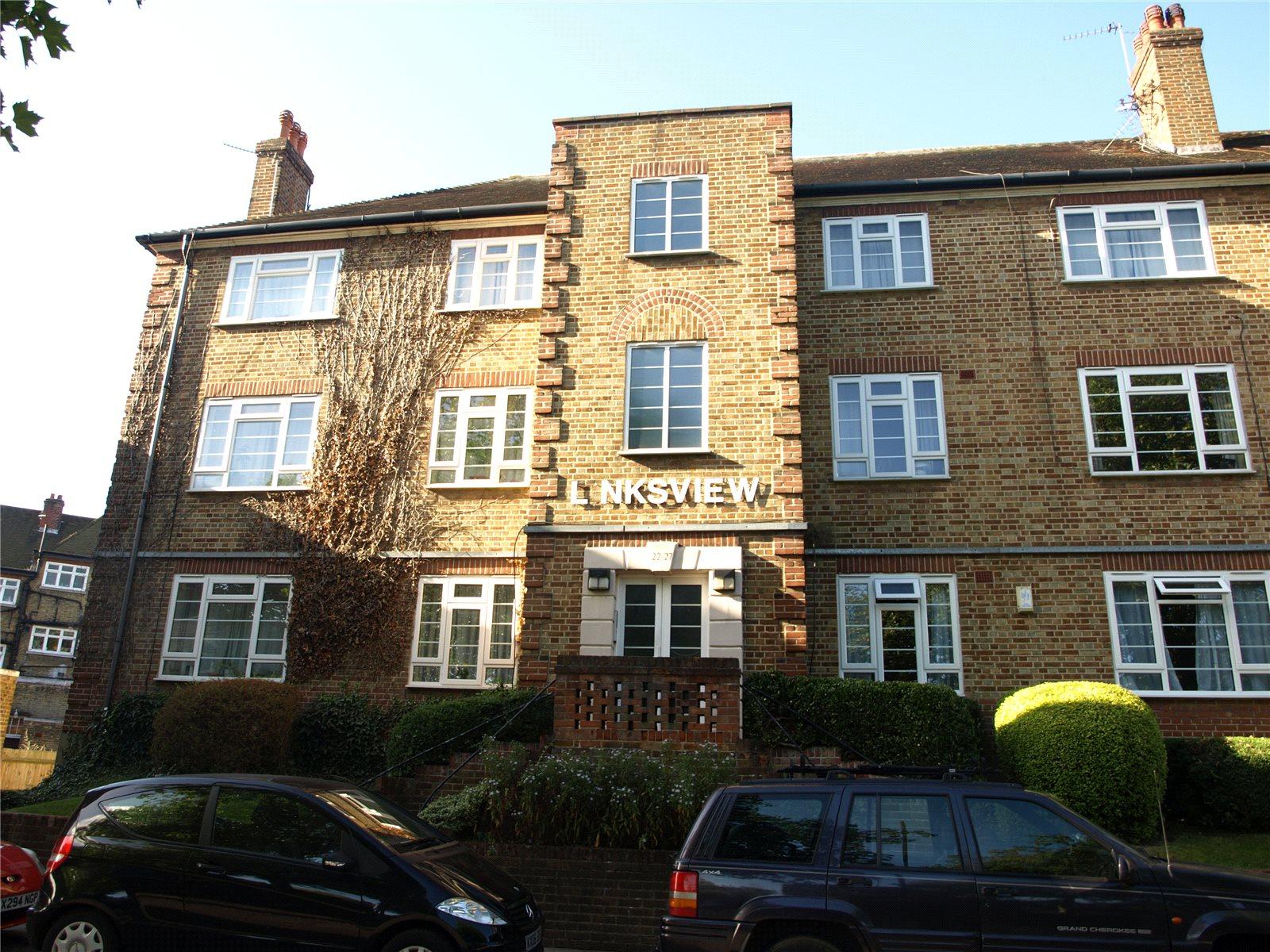 2 bedroom Ground Floor Flat to rent - Martyn Gerrard