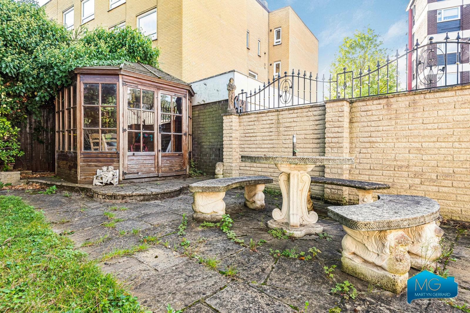 3 bedroom Semi-Detached House to rent - Martyn Gerrard