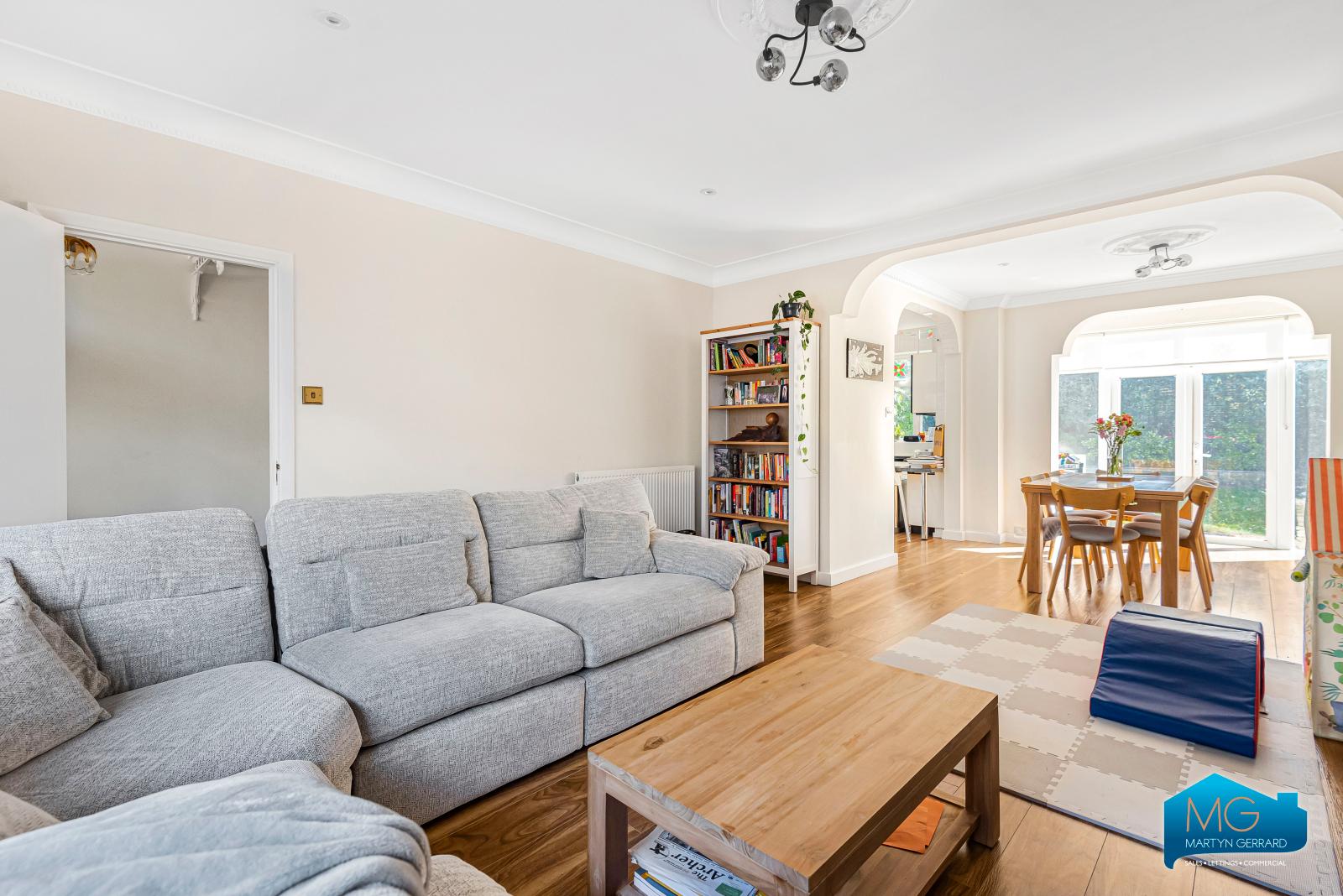 3 bedroom Semi-Detached House to rent - Martyn Gerrard